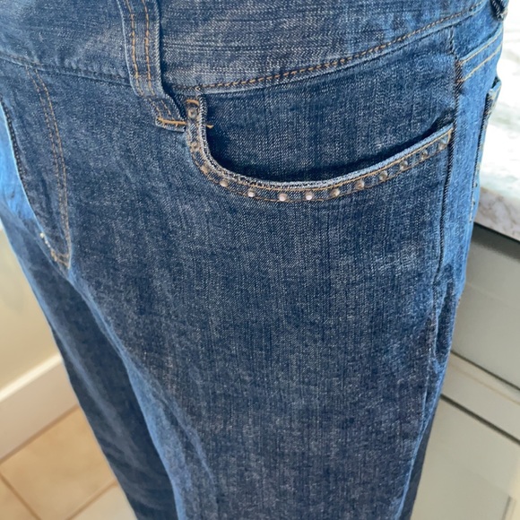 Gorgeous stretch jean w bling - Picture 2 of 9